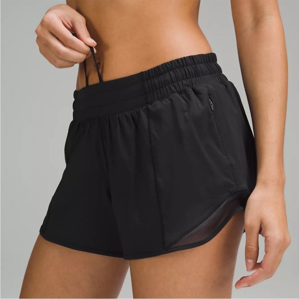 🖤SOLD🆕 Lululemon Hotty Hot Low Rise Short II 4" *Lined
Black✨NWT✨